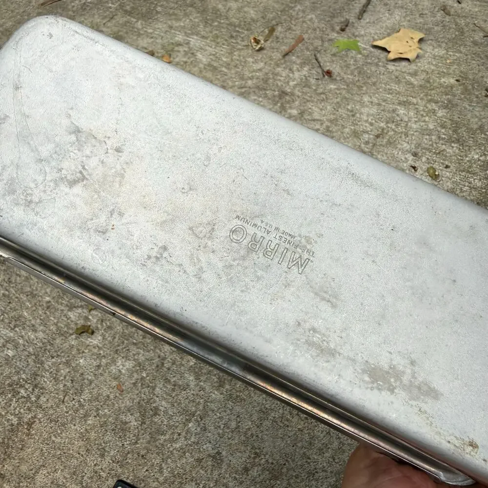 Mirro 5197M? Aluminum Loaf Pan Sliding Lid 10 1/4
